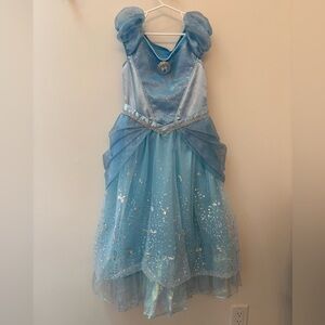 Disney Cindrella Blue Princess Kids Costume
OSFM ( fits like 4-6t)